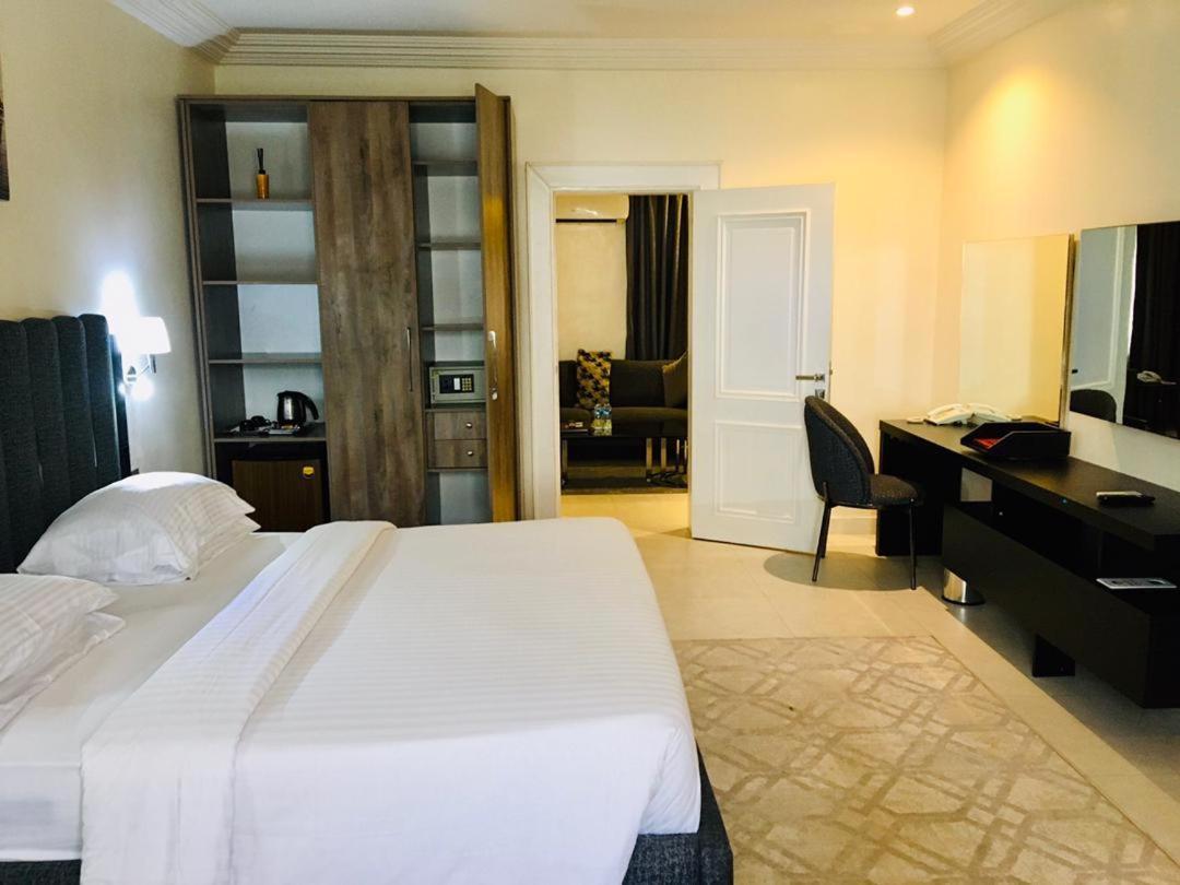 Summerset Continental Hotel Maitama By T E L E Hospitality Abuja Extérieur photo