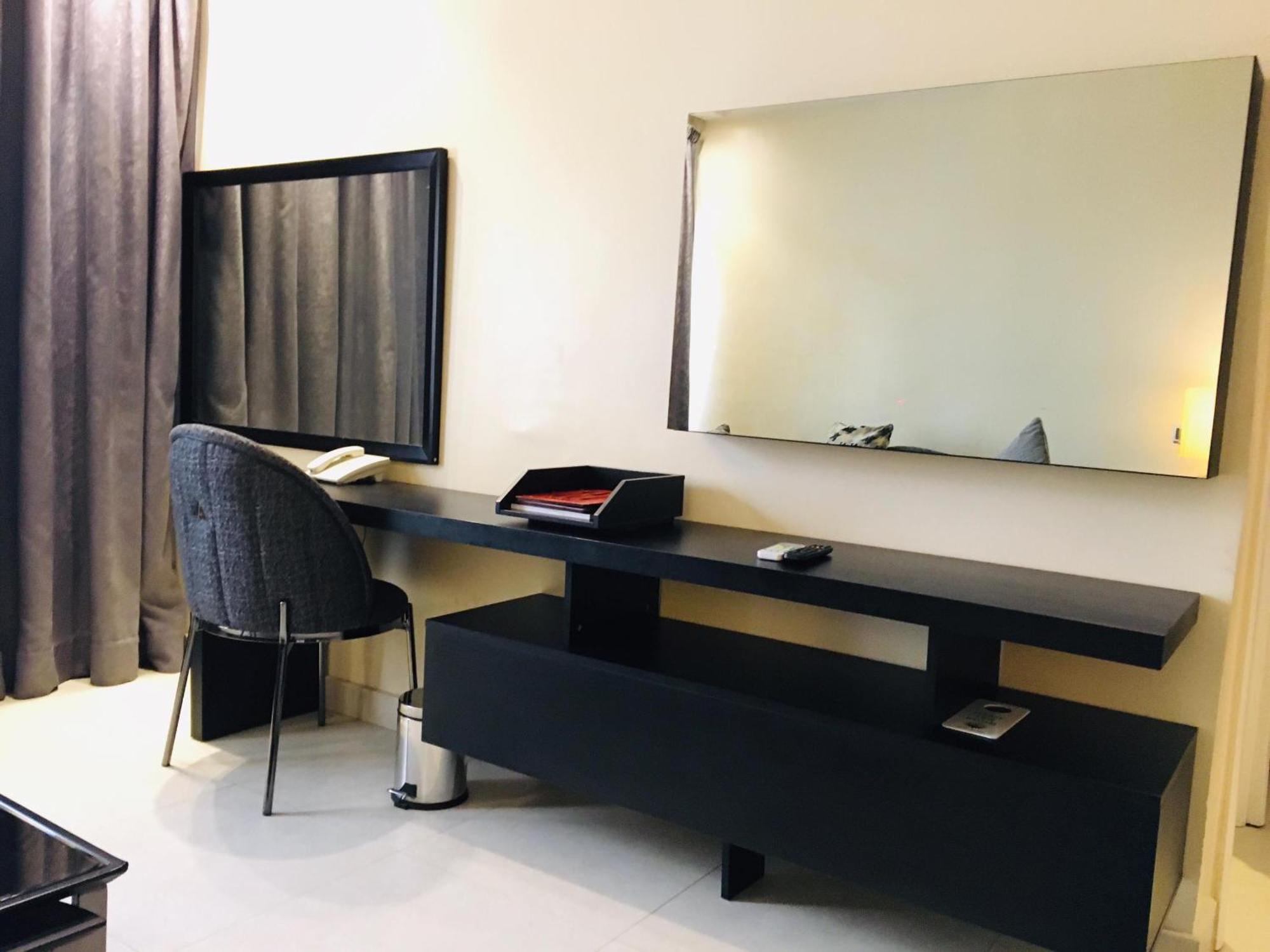 Summerset Continental Hotel Maitama By T E L E Hospitality Abuja Extérieur photo