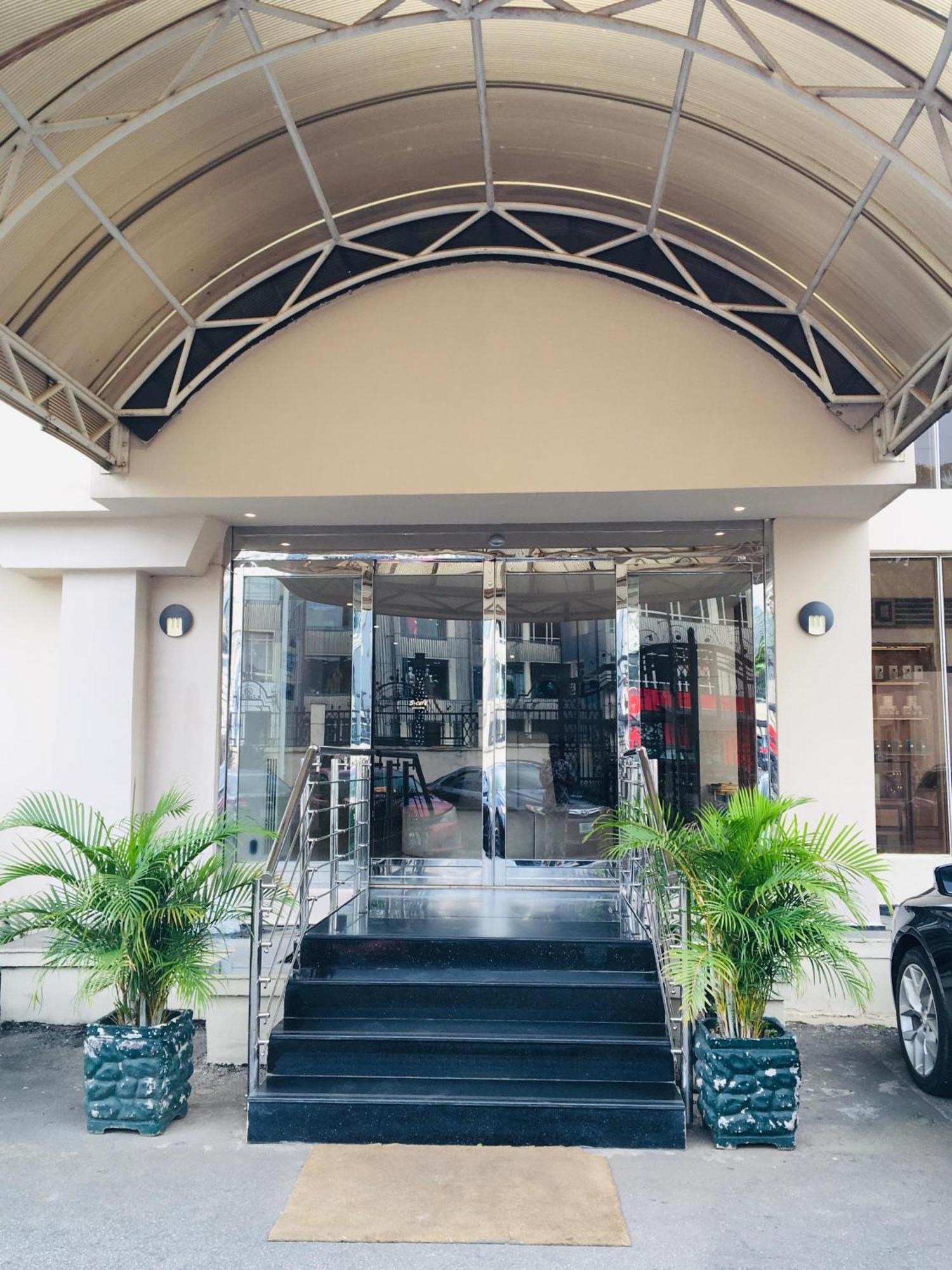 Summerset Continental Hotel Maitama By T E L E Hospitality Abuja Extérieur photo