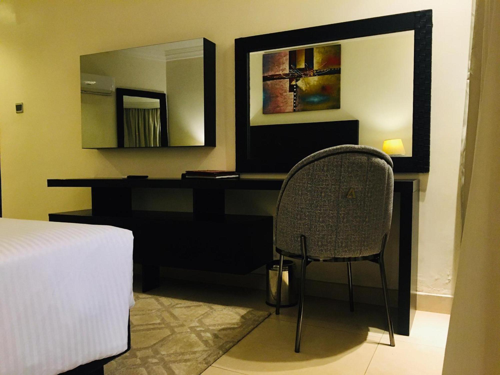 Summerset Continental Hotel Maitama By T E L E Hospitality Abuja Extérieur photo