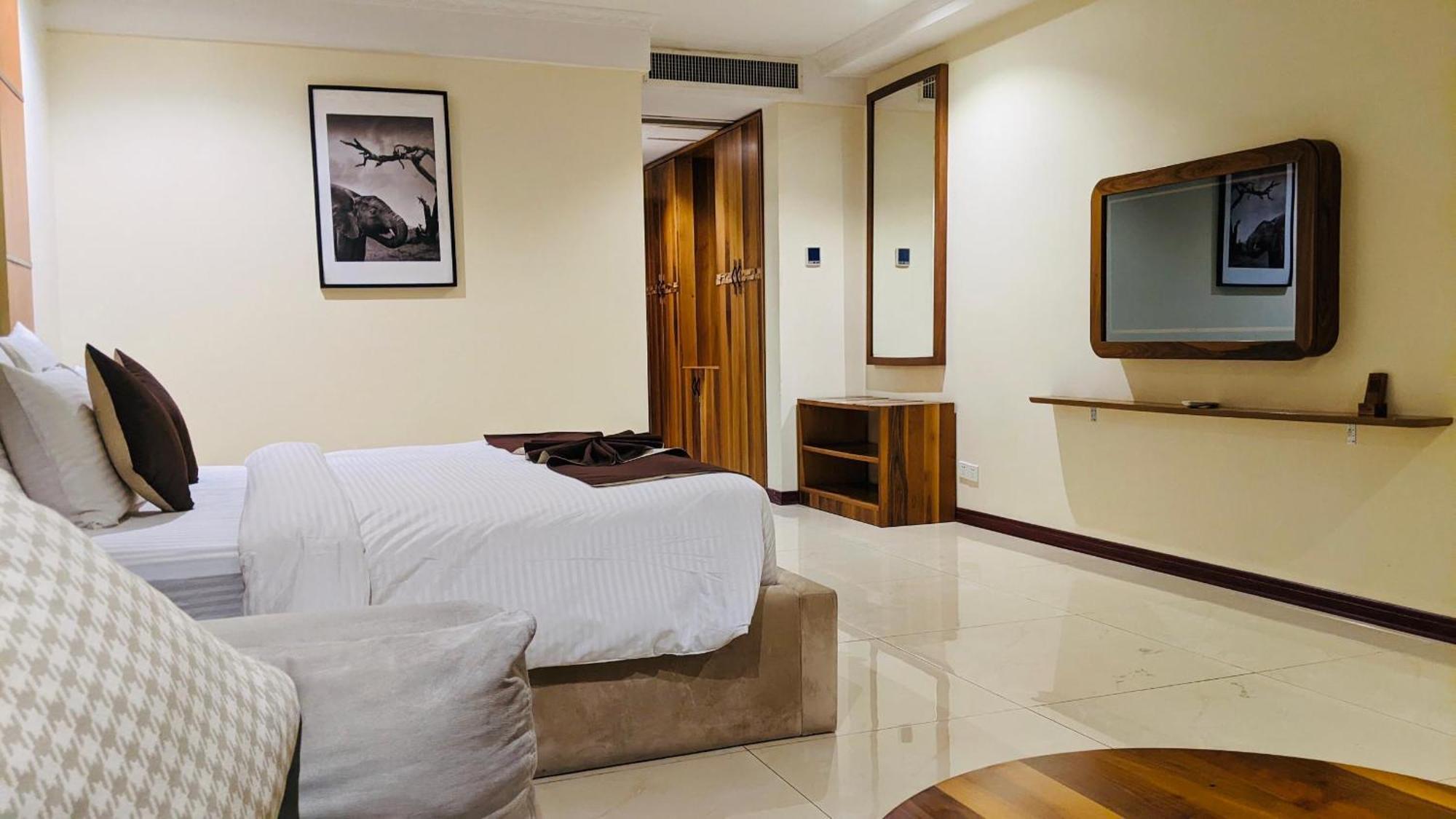 Summerset Continental Hotel Maitama By T E L E Hospitality Abuja Extérieur photo